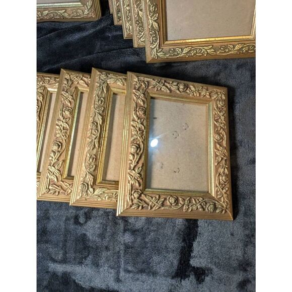 COPY - Carved wooden picture frames vintage.  (6) 3x5s, (9)5x7s,  (2)8x10s, - Picture 4 of 6